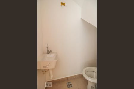 Lavabo de casa para alugar com 2 quartos, 45m² em Vila Nivi, São Paulo