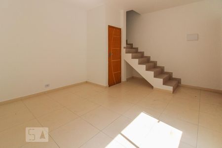 Sala de casa para alugar com 2 quartos, 45m² em Vila Nivi, São Paulo