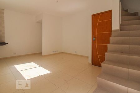 Sala de casa para alugar com 2 quartos, 45m² em Vila Nivi, São Paulo