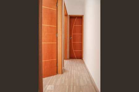Corredor de casa para alugar com 2 quartos, 45m² em Vila Nivi, São Paulo