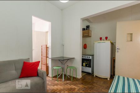 Sala de apartamento para alugar com 1 quarto, 40m² em Dois de Julho, Salvador