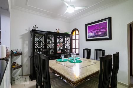 Casa à venda com 280m², 3 quartos e 3 vagas Casa à venda com 280m², 3 quartos e 3 vagasCopa