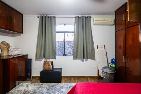 Casa à venda com 280m², 3 quartos e 3 vagas Casa à venda com 280m², 3 quartos e 3 vagasQuarto 2