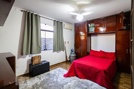 Casa à venda com 280m², 3 quartos e 3 vagas Casa à venda com 280m², 3 quartos e 3 vagasQuarto 2