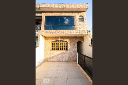 Casa à venda com 280m², 3 quartos e 3 vagas Casa à venda com 280m², 3 quartos e 3 vagasSacada