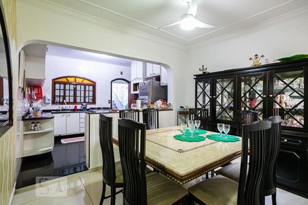 Casa à venda com 280m², 3 quartos e 3 vagas Casa à venda com 280m², 3 quartos e 3 vagasCopa