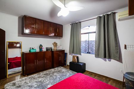 Casa à venda com 280m², 3 quartos e 3 vagas Casa à venda com 280m², 3 quartos e 3 vagasQuarto 2