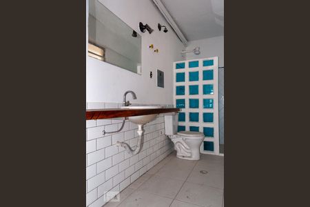 Banheiro de casa à venda com 4 quartos, 300m² em Vila Paulo Silas, São Paulo