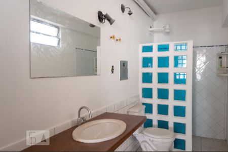 Banheiro de casa à venda com 4 quartos, 300m² em Vila Paulo Silas, São Paulo