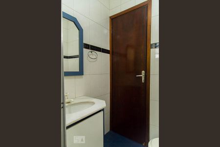 Casa à venda com 144m², 4 quartos e 2 vagasBanheiro social