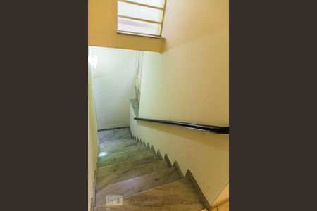 Casa à venda com 144m², 4 quartos e 2 vagasEscada