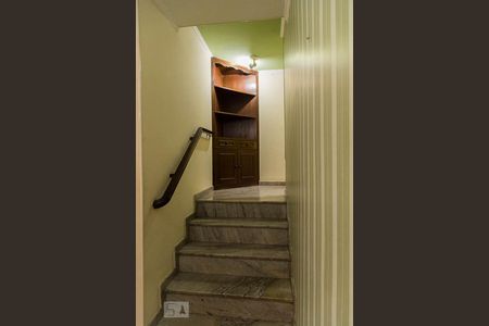 Casa à venda com 144m², 4 quartos e 2 vagasEscada