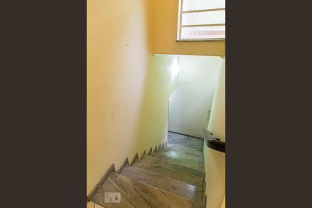 Casa à venda com 144m², 4 quartos e 2 vagasEscada