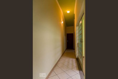 Casa à venda com 144m², 4 quartos e 2 vagasCorredor