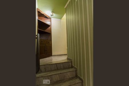 Casa à venda com 144m², 4 quartos e 2 vagasEscada