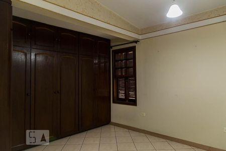 Casa à venda com 144m², 4 quartos e 2 vagasSuíte