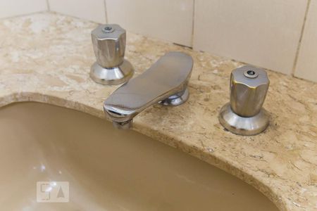 Casa à venda com 144m², 4 quartos e 2 vagasBanheiro da suíte - Torneira