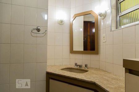 Casa à venda com 144m², 4 quartos e 2 vagasBanheiro da suíte