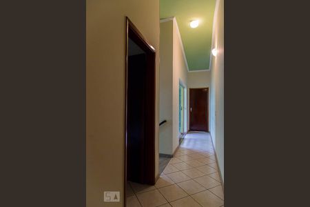 Casa à venda com 144m², 4 quartos e 2 vagasCorredor