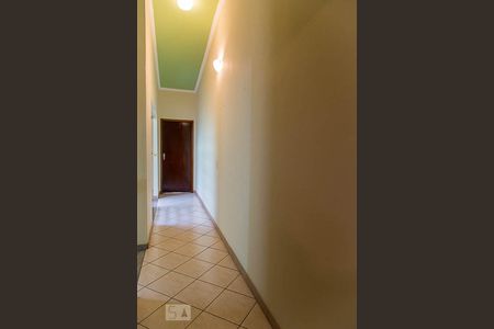 Casa à venda com 144m², 4 quartos e 2 vagasCorredor