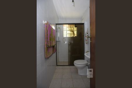 Casa à venda com 504m², 6 quartos e 2 vagasBanheiro da casa de Hospede