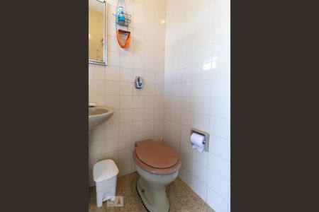 Casa para alugar com 281m², 3 quartos e 4 vagasBanheiro de Serviço