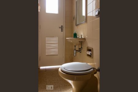 Casa para alugar com 281m², 3 quartos e 4 vagasBanheiro da Piscina