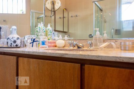 Casa para alugar com 281m², 3 quartos e 4 vagasBanheiro da Suíte 1