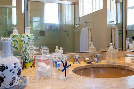 Casa para alugar com 281m², 3 quartos e 4 vagasBanheiro da Suíte 1