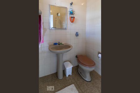 Casa para alugar com 281m², 3 quartos e 4 vagasBanheiro de Serviço