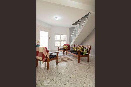 Sala de casa de condomínio para alugar com 2 quartos, 182m² em Vargem Pequena, Rio de Janeiro