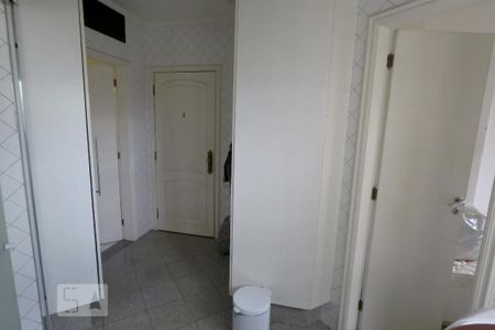 Apartamento à venda com 208m², 4 quartos e 4 vagasEntrada banheiro de serviço