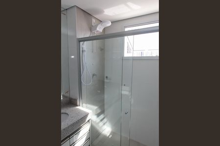 Banheiro de kitnet/studio para alugar com 1 quarto, 42m² em Lourdes, Belo Horizonte