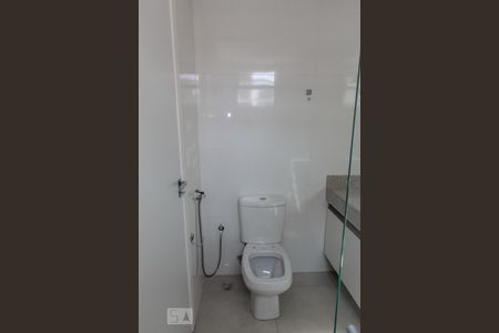 Banheiro de kitnet/studio para alugar com 1 quarto, 42m² em Lourdes, Belo Horizonte