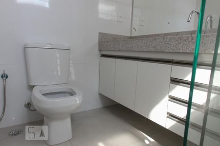 Studio para alugar com 42m², 1 quarto e 1 vaga Studio para alugar com 42m², 1 quarto e 1 vagaBanheiro