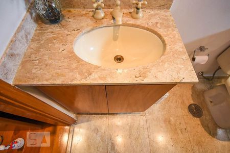 Apartamento à venda com 487m², 3 quartos e 4 vagasPia do banheiro da suíte 1