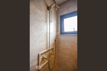 Apartamento à venda com 487m², 3 quartos e 4 vagasChuveiro do banheiro da suíte 2