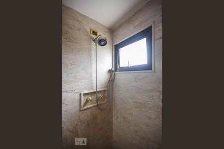 Apartamento à venda com 487m², 3 quartos e 4 vagasChuveiro do banheiro da suíte 1