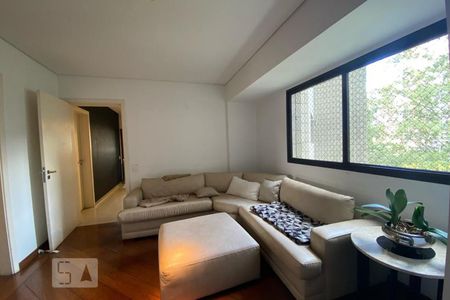 Apartamento à venda com 300m², 4 quartos e 4 vagasSala de TV