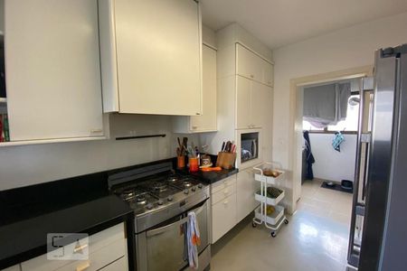 Apartamento à venda com 300m², 4 quartos e 4 vagasCozinha