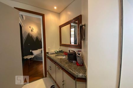 Apartamento à venda com 300m², 4 quartos e 4 vagasBanheiro da Suíte 4