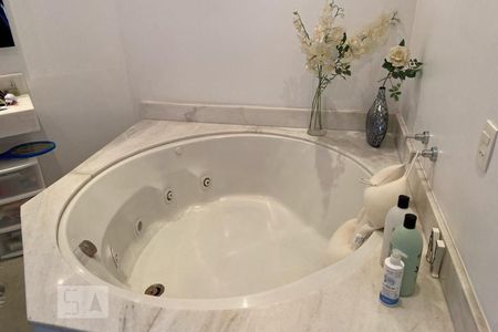 Apartamento à venda com 300m², 4 quartos e 4 vagasBanheira