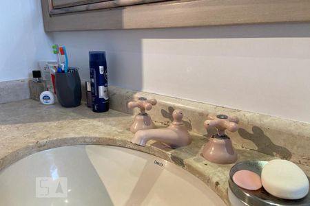 Apartamento à venda com 300m², 4 quartos e 4 vagasBanheiro - Torneira