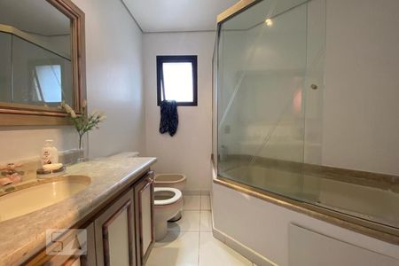 Apartamento à venda com 300m², 4 quartos e 4 vagasBanheiro da Suíte 2