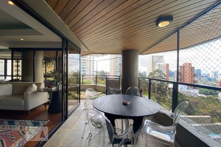 Apartamento à venda com 300m², 4 quartos e 4 vagasSacada