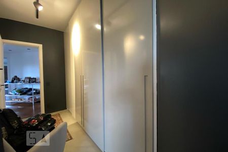 Apartamento à venda com 300m², 4 quartos e 4 vagasSuíte 1 - Armários