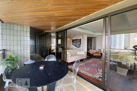 Apartamento à venda com 300m², 4 quartos e 4 vagasSacada