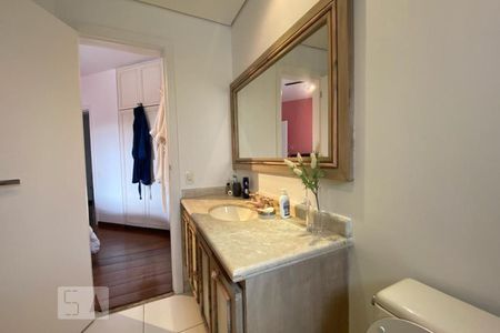 Apartamento à venda com 300m², 4 quartos e 4 vagasBanheiro da Suíte 2