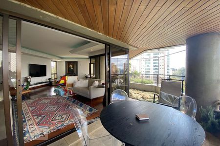 Apartamento à venda com 300m², 4 quartos e 4 vagasSacada