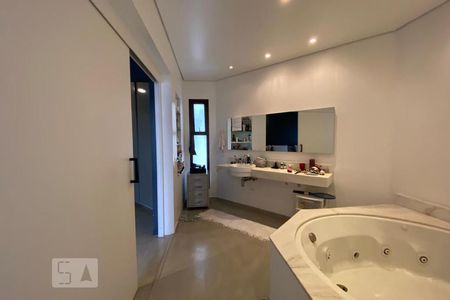 Apartamento à venda com 300m², 4 quartos e 4 vagasBanheiro da Suíte 1